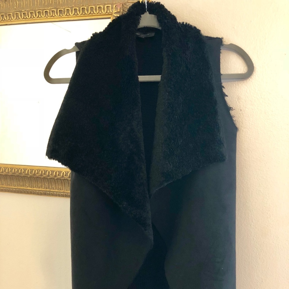 Romeo + Juliet | black faux fur vest